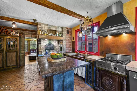 Kitchen - 726 Westchester, Grosse Pointe Park, MI 48230 photo 3 of 6