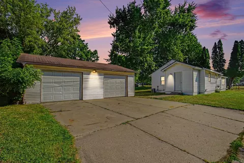 303 Parkway, Lapeer, MI 48446