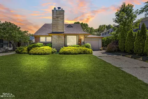 Exterior - 306 Ridge, Grosse Pointe Farms, MI 48236 photo 8 of 10