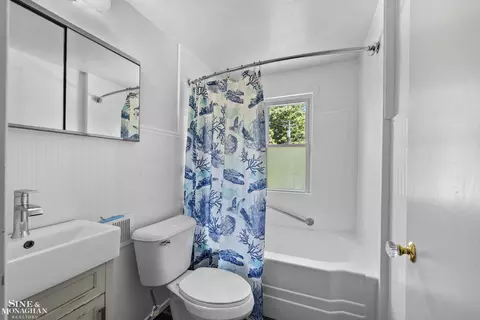 Bath - 306 Ridge, Grosse Pointe Farms, MI 48236 photo 3 of 3