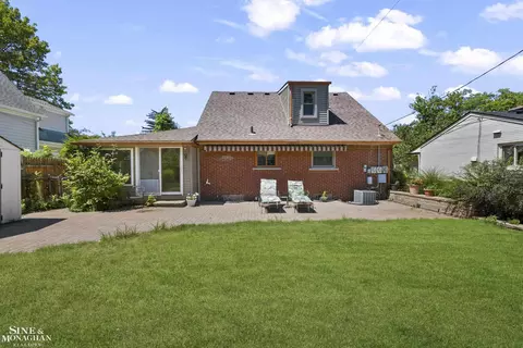 Exterior - 306 Ridge, Grosse Pointe Farms, MI 48236 photo 6 of 10