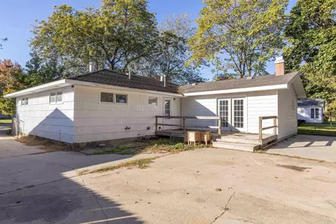 Exterior - 386 E Perkins, Merrill, MI 48637 photo 4 of 8