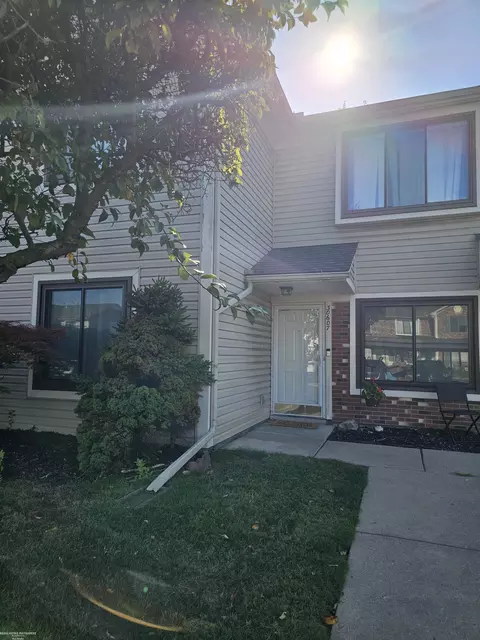 30607 Hidden Pnes, Roseville, MI 48066