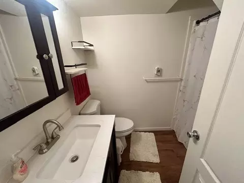 Bath - 706 W Beech, Gladwin, MI 48624 photo 1 of 4
