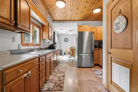 Kitchen - 2554 E Ashby, Midland, MI 48640 photo 3 of 3