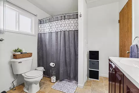 Bath - 2554 E Ashby, Midland, MI 48640 photo 2 of 2