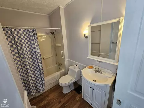 Bath - 614 E Oliver, Owosso, MI 48867 photo 2 of 5
