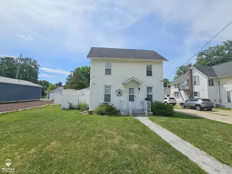 Exterior - 614 E Oliver, Owosso, MI 48867 photo 1 of 6