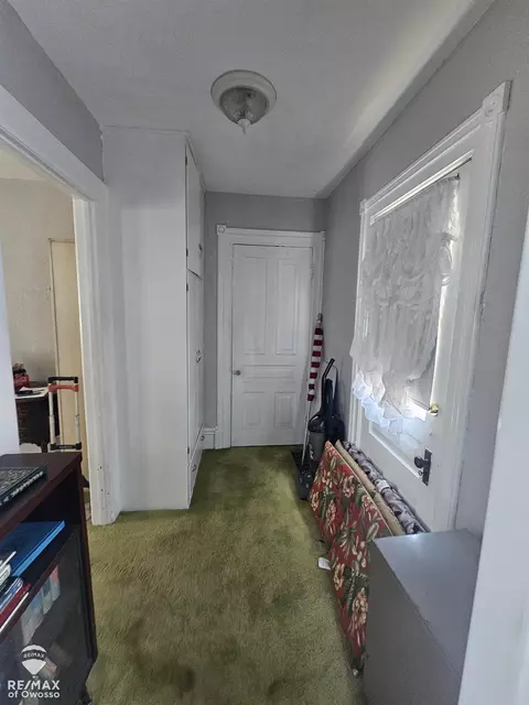 Entry Way - 614 E Oliver, Owosso, MI 48867 photo 3 of 5