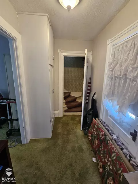 Entry Way - 614 E Oliver, Owosso, MI 48867 photo 2 of 5