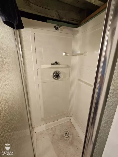 Bath - 614 E Oliver, Owosso, MI 48867 photo 5 of 5