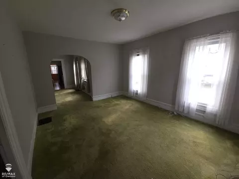 Living - 614 E Oliver, Owosso, MI 48867 photo 2 of 3