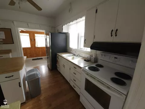 Kitchen - 614 E Oliver, Owosso, MI 48867 photo 2 of 3