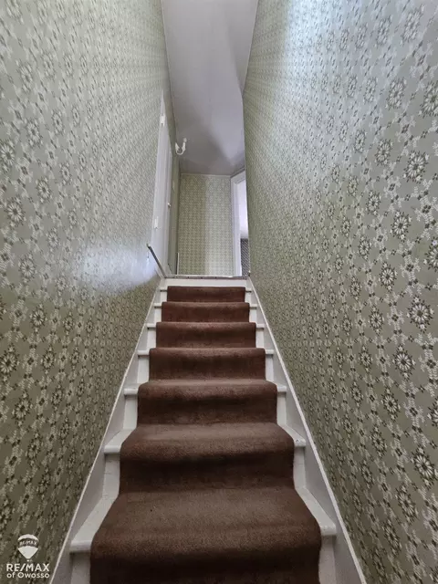 Entry Way - 614 E Oliver, Owosso, MI 48867 photo 5 of 5