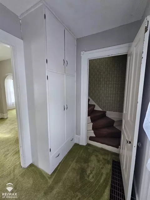 Entry Way - 614 E Oliver, Owosso, MI 48867 photo 4 of 5