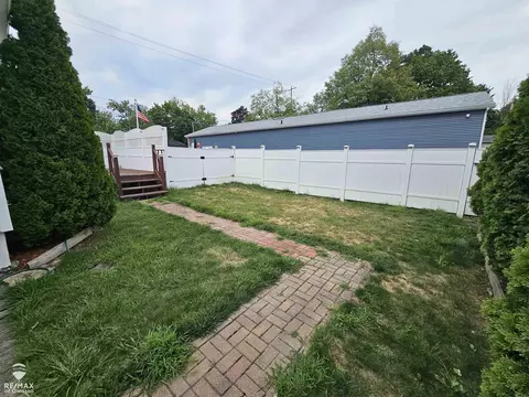 Exterior - 614 E Oliver, Owosso, MI 48867 photo 3 of 6