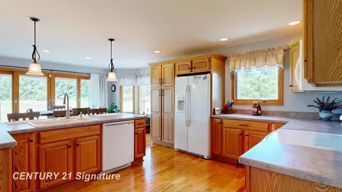 Kitchen - 12222 Carpenter, Flushing, MI 48433 photo 2 of 2