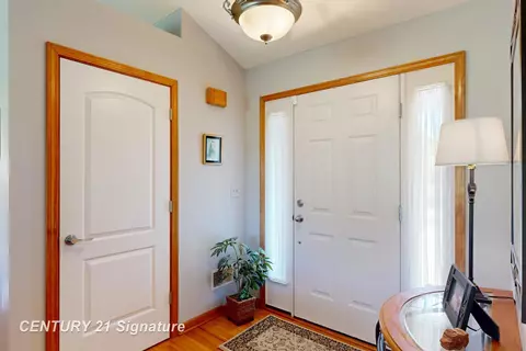 Entry Way - 12222 Carpenter, Flushing, MI 48433 photo 2 of 4