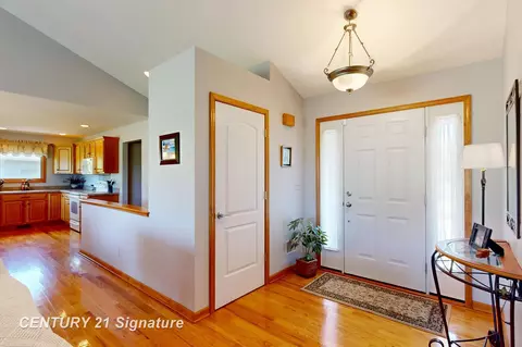 Entry Way - 12222 Carpenter, Flushing, MI 48433 photo 4 of 4