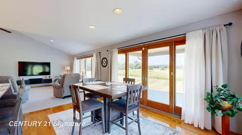 Dining - 12222 Carpenter, Flushing, MI 48433 photo 2 of 2
