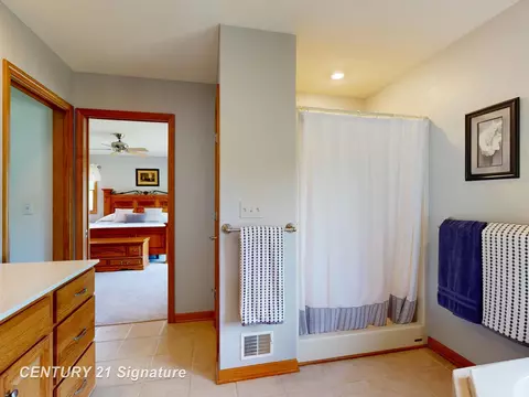 Bath - 12222 Carpenter, Flushing, MI 48433 photo 3 of 7