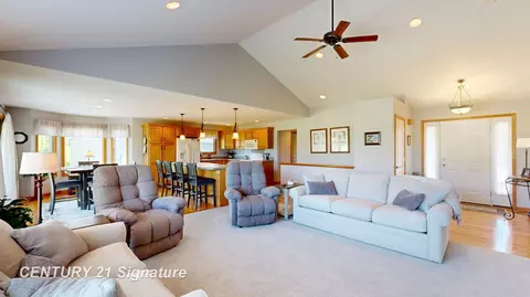 Living - 12222 Carpenter, Flushing, MI 48433 photo 1 of 2