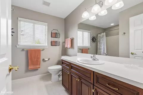 Bath - 46671 White Cap, Macomb, MI 48044 photo 4 of 5