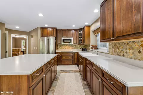 Kitchen - 46671 White Cap, Macomb, MI 48044 photo 3 of 4