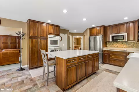 Kitchen - 46671 White Cap, Macomb, MI 48044 photo 2 of 4