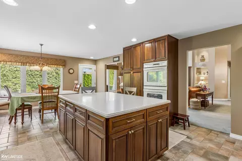 Kitchen - 46671 White Cap, Macomb, MI 48044 photo 4 of 4