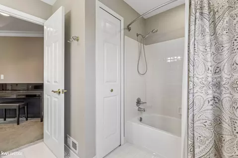 Bath - 46671 White Cap, Macomb, MI 48044 photo 5 of 5
