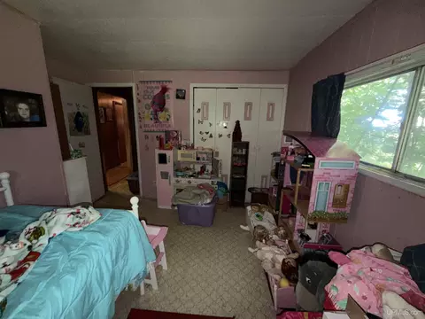 Bedroom - 4310 E Laporte, Freeland, MI 48623 photo 4 of 9