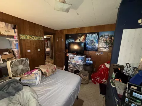 Bedroom - 4310 E Laporte, Freeland, MI 48623 photo 7 of 9