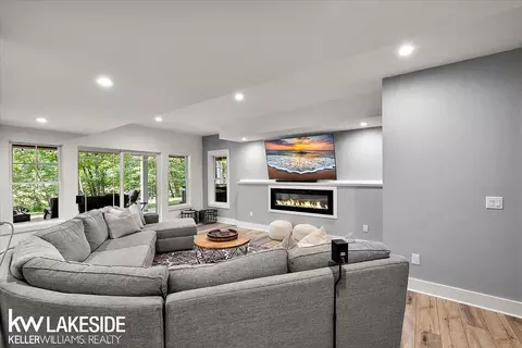 Living - 877 Cody, Dexter, MI 48130 photo 5 of 6