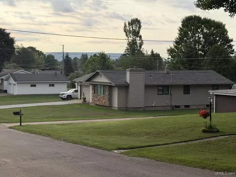 1785 Ellsworth, Ishpeming, MI 49849 photo 2