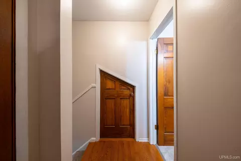 Entry Way - 64 Elder, Marquette, MI 49855 photo 4 of 4