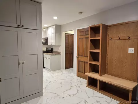 Entry Way - 64 Elder, Marquette, MI 49855 photo 3 of 5