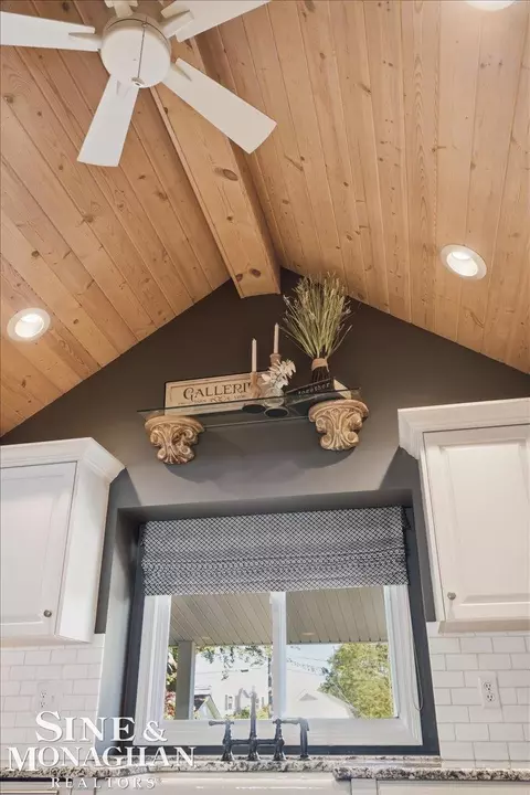 Kitchen - 206 Edgewater, Algonac, MI 48001 photo 4 of 6