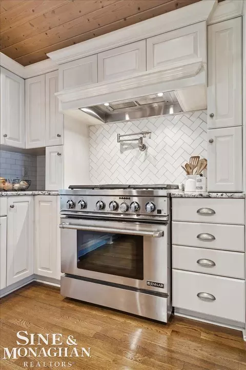 Kitchen - 206 Edgewater, Algonac, MI 48001 photo 5 of 6