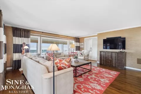Living - 206 Edgewater, Algonac, MI 48001 photo 2 of 8