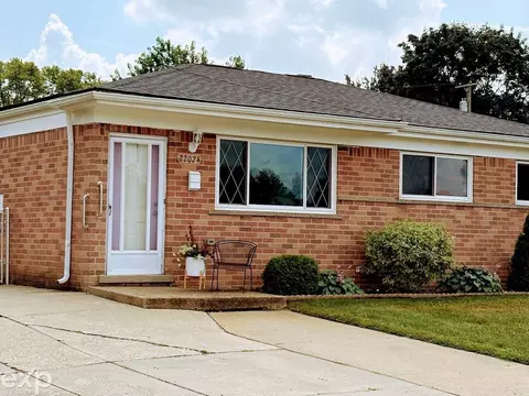 22024 Evergreen, Saint Clair Shores, MI 48082