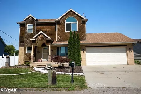 46855 Roselane Dr, New Baltimore, MI 48047