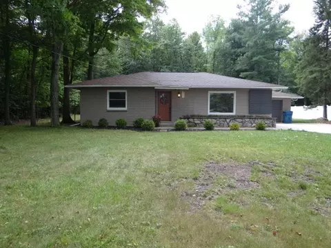 Exterior - 3807 W M-61, Gladwin, MI 48624 photo 4 of 10