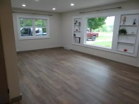 Living - 3807 W M-61, Gladwin, MI 48624 photo 1 of 6