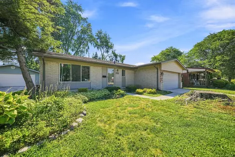 37340 Castleton, Sterling Heights, MI 48312