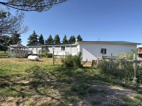 Exterior - 1995 Range Line, Deckerville, MI 48427 photo 16 of 18