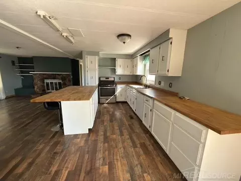 Kitchen - 1995 Range Line, Deckerville, MI 48427 photo 1 of 2