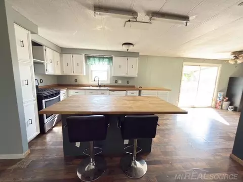 Kitchen - 1995 Range Line, Deckerville, MI 48427 photo 2 of 2