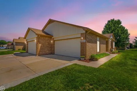 26160 N Knollwood, New Baltimore, MI 48051