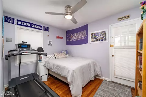 Bedroom - 493-495 Saint Clair, Grosse Pointe, MI 48230 photo 2 of 3